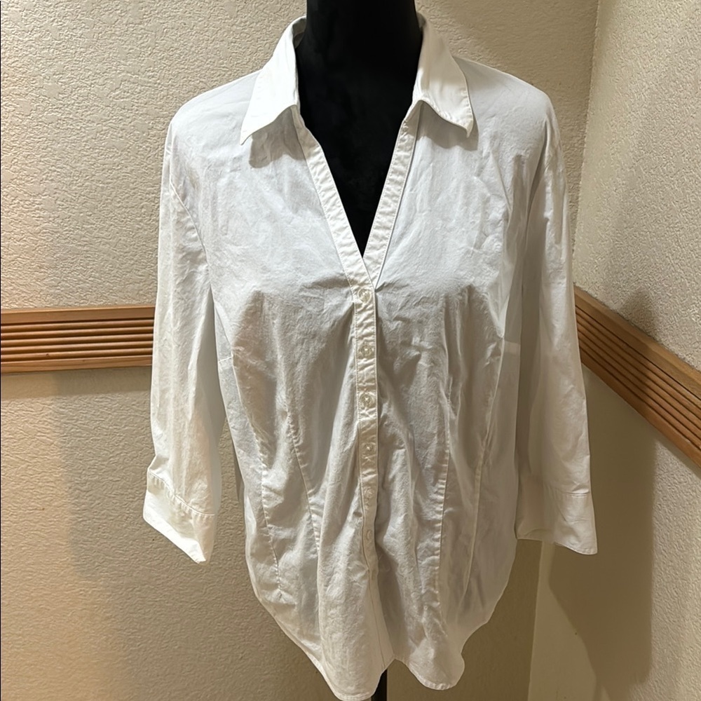 St. John’s Bay Woman Size 1X White button down shirt!!